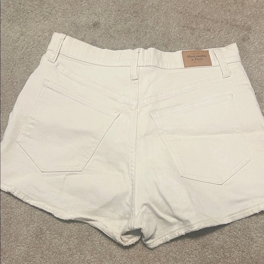 Abercrombie and Fitch High Rise Mom Short - Picture 4 of 7
